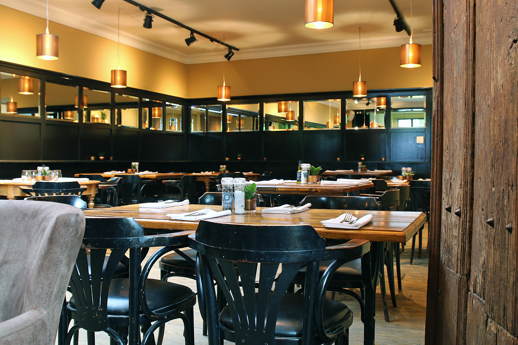 Restaurant Brasschaat De Kroon Restaurant, Pub en Bistro op de Bredabaan